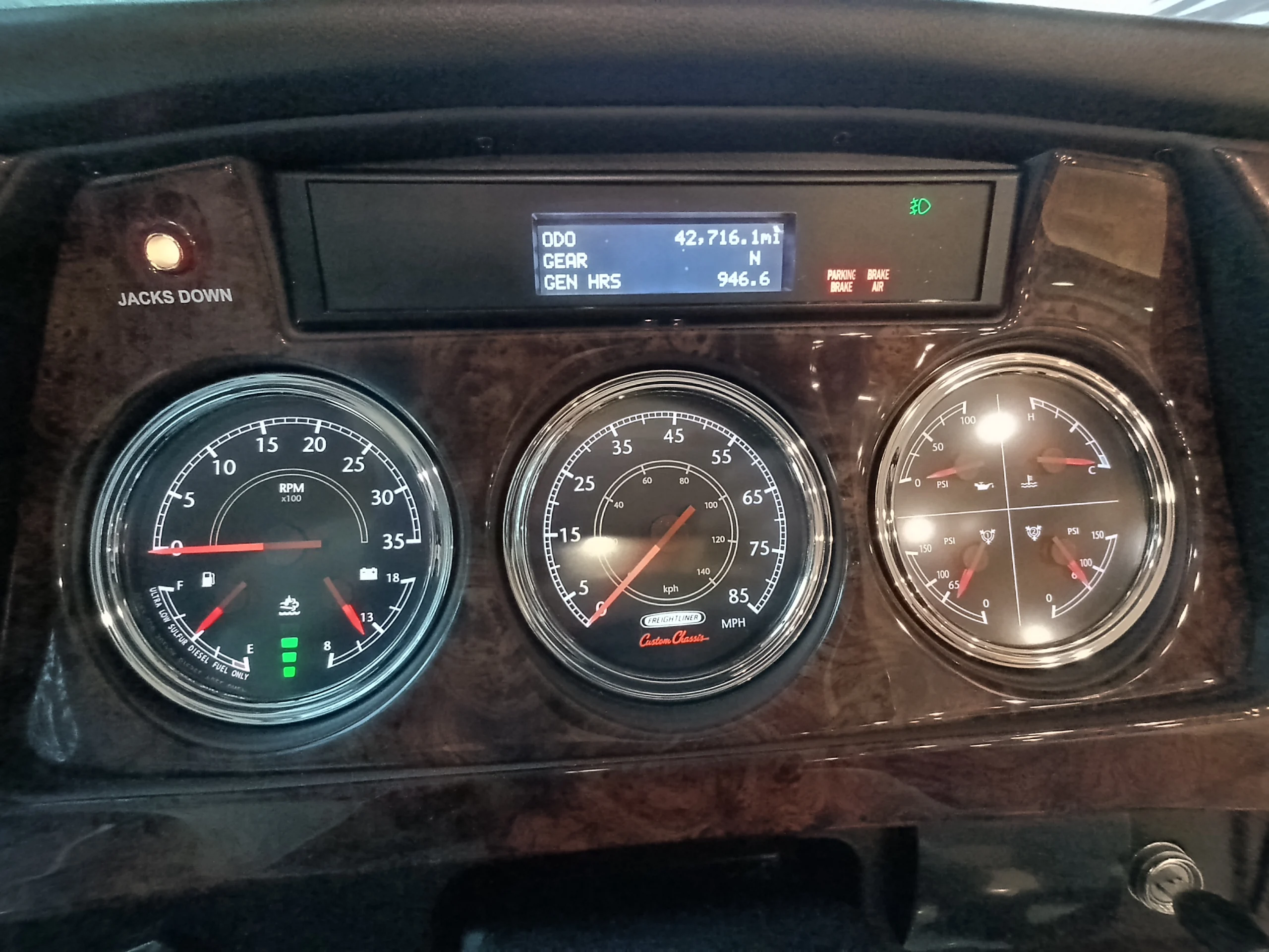IMG_20260710_175015_027 Dashboard of a motorcoach showing RPM, speedometer, and pressure gauges with digital display for odometer and gear information.